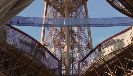 VIDEO O nouă atracție în Paris - Pod suspendat între doi piloni ai Turnului Eiffel, la 60 de metri înălțime