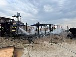 VIDEO&FOTO Incendiu pe plaja din Constanța. Au ars o magazie de kite-uri și două ambarcațiuni
