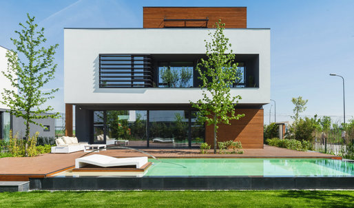 Omul de afaceri care a adus Burberry în România construiește locuințe "verzi" de lux în Otopeni. A vândut deja 12 unități