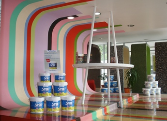 Policolor, în acționariat cu un fond de investiții activ și în hotelărie și recuperări de creanțe, își crește vânzările, dar sub buget. Compania continuă procesul cu dezvoltatorii Metropolitan