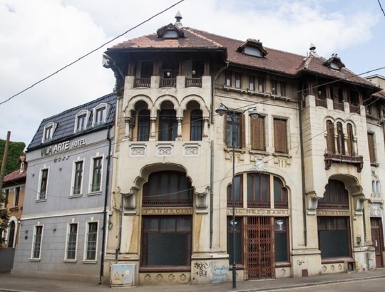 FOTO Casa cu farmacie Gheorghe Hotăranu, scoasă la licitație de Artmark Historical Estate de la 600.000 de euro