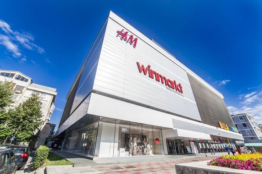 Italienii care dețin centrele comerciale Winmarkt, dorind acum să vândă afacerea din România, au ridicat 4 milioane euro de la subsidiara locală