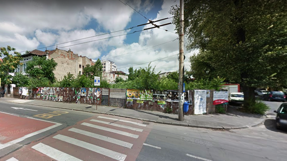 Terenul de 2.000 mp al Hexi Pharma de la intersecția bulevardului Dacia cu strada Toamnei