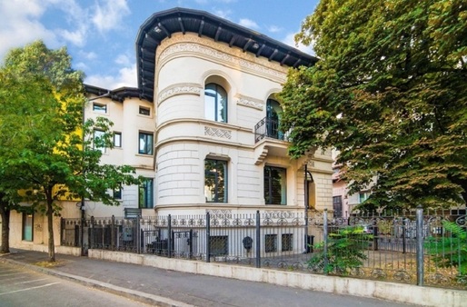 FOTO Casa negustorului Ghiță S. Popescu din Armenească, scoasă la licitație cu un preț de pornire de 1,5 milioane de euro