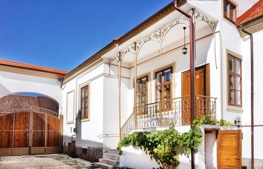 FOTO O casă săsească autentică în Țara Bârsei, scoasă la licitație de la 450.000 de euro