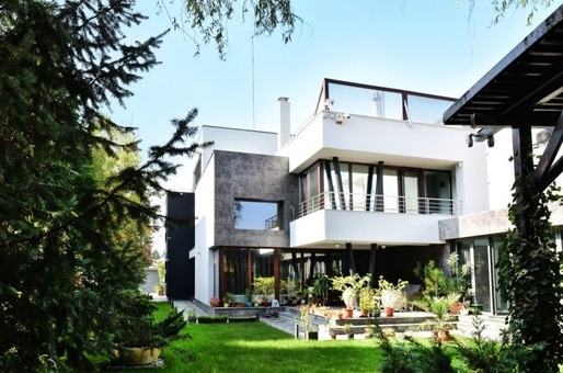 FOTO O casă inteligentă de lângă Pădurea Băneasa, scoasă la licitație de la 1,7 milioane de euro