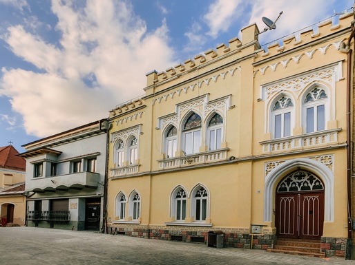 Casa „Gheorghe Nica”, ridicată în secolul 19 în centrul Brașovului, scoasă la vânzare pornind de la 1 milion de euro