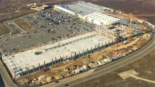 EXCLUSIV Milionarul care deține mallul Colosseum pregătește construcția a 600 de locuințe 