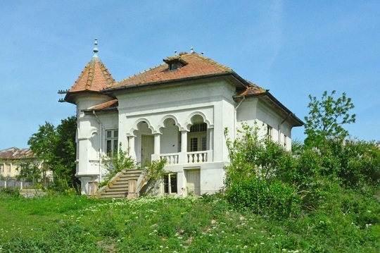 FOTO Conacul Cioponea și castelele Dărăscu-Enigărescu și Wesselényi, la vânzare