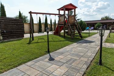 Florea Pavaje, parte a companiei Florea Grup, anunță lansarea noii sale identități vizuale. Începând din luna iunie, toate produsele vor fi comercializate sub numele Petra Pavaje