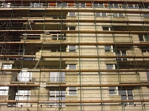 Un nou mega-program al statului: Proprietarii trebuie să scoată din buzunar 1,8 miliarde de euro pentru a-și renova locuințele, după eșecul reabilitării termice