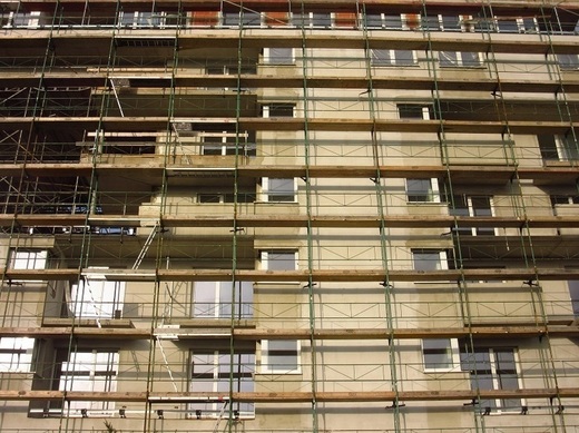 Un nou mega-program al statului: Proprietarii trebuie să scoată din buzunar 1,8 miliarde de euro pentru a-și renova locuințele, după eșecul reabilitării termice