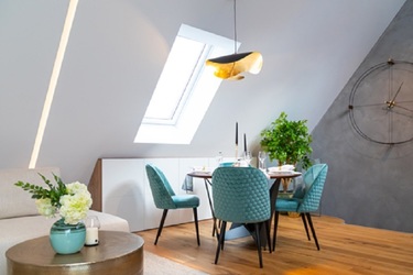 VIDEO Un duplex de la nivelul superior al unui complex rezidențial nou din Brașov, cu panoramă superbă către Tâmpa și zona istorică