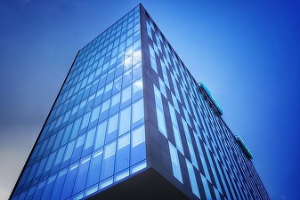 Valul de cereri de renegociere a chiriilor de către mari companii, semnalat de Profit.ro, generează și optimism din partea unor jucători:Cererea pentru alte spații de birouri din București, efect al optimizării necesarului, estimată că va crește cu 20-30%