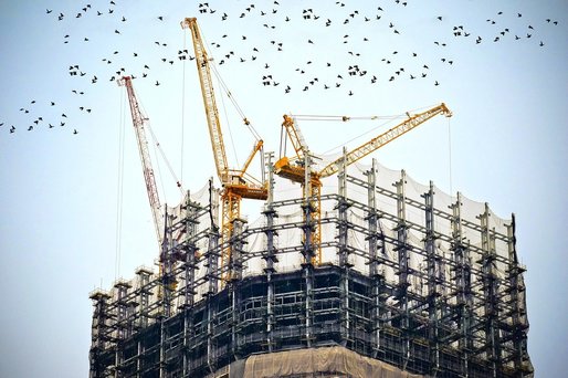 Guvernul pregătește o reformă masivă a legislației în domeniul construcțiilor și urbanismului. Regim special pentru Delta Dunării, litoral și munții Carpați
