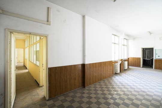 FOTO Fostul Palat al Fabricii Letea, operă a arhitectului Paul Smărăndescu, este de vânzare la 3,5 milioane de euro