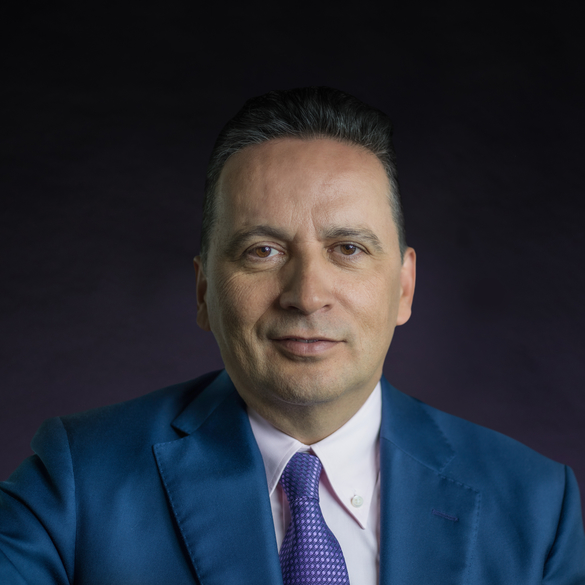Elvețianul Claudio Cisullo, nou președinte CA al One United Properties, mai cumpără 5% din acțiunile companiei, devenind al treilea cel mai mare acționar al companiei. Daniel Dines, CEO-ul unicornului românesc UiPath, va cumpăra tot 5% - surse