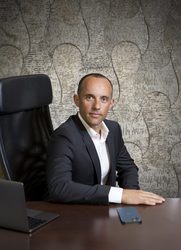 Delta Studio a încheiat un parteneriat cu Roca România, pentru brandul premium Laufen, aducând tehnologia SaphirKeramik în designul de interior