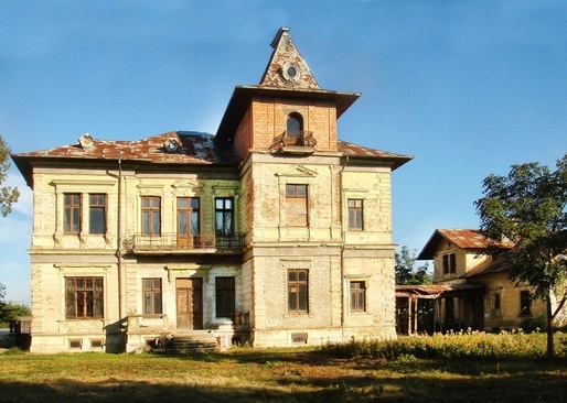 FOTO Conacul Procopie Casotta, construit în maniera conacelor rurale franțuzești de secol XIX, scos din nou la vânzare