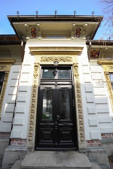FOTO „Casa cu rodii”, scoasă la vânzare pentru 700.000 de euro
