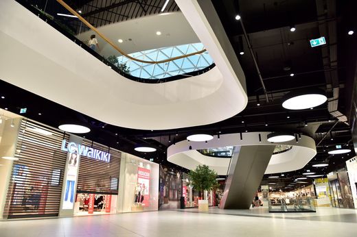 Prime Kapital atrage de la bănci 125 milioane euro pentru șase centre comerciale în România, una din cele mai mari finanțări imobiliare 