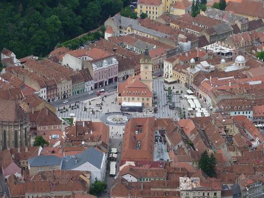 FOTO Un brașovean își închiriază apartamentul pe camere: sufrageria 250 de euro, dormitorul alte 200. Bonus, fiecare cameră are seif