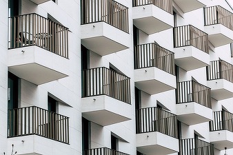 Apartamentele din București și Cluj - cele mai mari scăderi în ultima lună. Prețurile scad, dar numai în unele orașe
