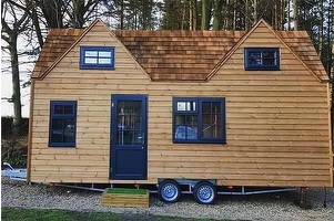 Britanicii speriați de prețul la imobiliare se mută în case minuscule