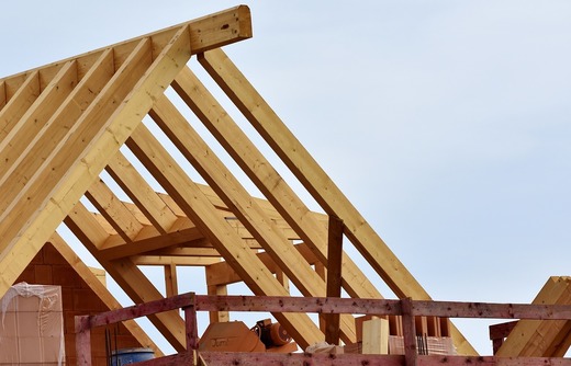 Numărul autorizațiilor de construcție pentru clădiri rezidențiale a scăzut cu 24% în primele șapte luni