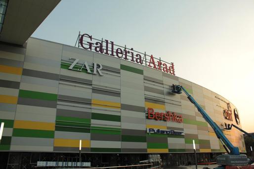 Un mall din Arad, părăsit de chiriași de mai mulți ani, este scos la vânzare cu 9.200.000 de euro