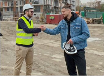 Radu Drăgușin, noul star al naționalei României, și Andrei Ștefan, Partener STC, în momentul T0 al unui parteneriat