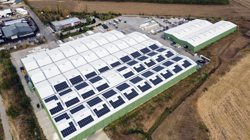 Metigla a crescut producția de profile zincate pentru parcurile fotovoltaice precum și a panourilor sandwich cu vată minerală, alegerea sigură pentru acoperișurile cu panouri fotovoltaice