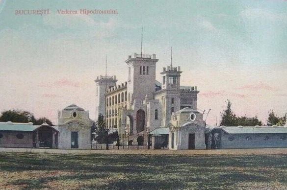 Tribuna nouă Hipodromului Băneasa (1906-1960), vedere din rondul de la actuala Piața Presei Libere (în trecut era rondul al III-lea)