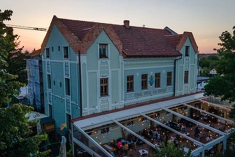 FOTO Conacul Sava Brancovici, restaurat în spiritul Țării Zarandului, scos la vânzare pentru 2,5 milioane de euro