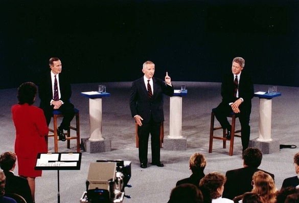 La dezbaterea electorală din 1992, alături de Bill Clinton și George H.W. Bush