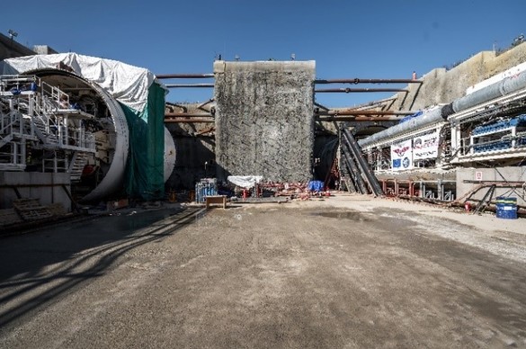 Foto: Pe șantierul denumit Homorod, TBM 3, Alexandra (dreapta) a început să lucreze, în timp ce TBM 4, Konstantina (stânga) se pregătește să urmeze în curând. 