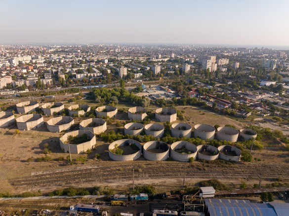 FOTO Fosta platformă Oil Terminal, transformată în centru urban cu grădină botanică, Aqua Park, cafenele și restaurante. Investiție de peste 800 milioane euro. Ce va fi cu Gara Constanța