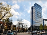 EXCLUSIV FOTO Un grup de investitori irlandezi, în discuții avansate pentru vânzarea fostului sediu central al Alpha Bank din România. Printre primele clădiri moderne de sticlă și oțel din centrul Bucureștiului