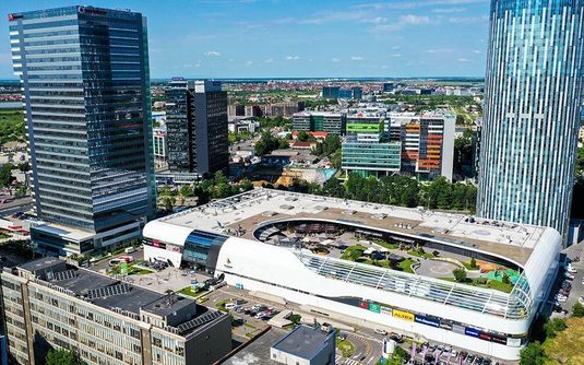 Un consorțiu de bănci împrumută cel mai mare investitor imobiliar din România