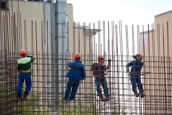 Inspecția Muncii a efectuat sute de controale în construcții, aplicând amenzi de 8,4 milioane de lei