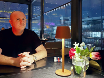 EXCLUSIV FOTO Poveste ca ruptă din film. A plecat la muncă în Marea Britanie să-și plătească datoriile în faliment, acum revine ca investitor cu planuri de extindere locală