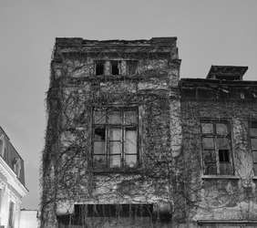 Impozite majorate cu până la 500% pentru mai mulți proprietari de clădiri aflate în paragină, în Sectorul 1