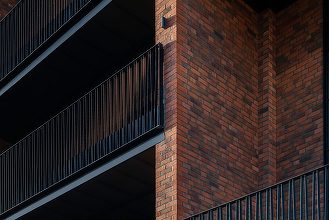 BrickLofts: reinterpretarea spațiilor industriale în locuințe urbane cu identitate