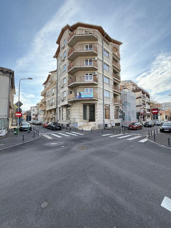 CEC Bank scoate la vânzare două sucursale prin licitație FOTO