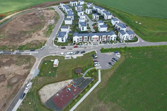 Faza întâi din Riverside Residence