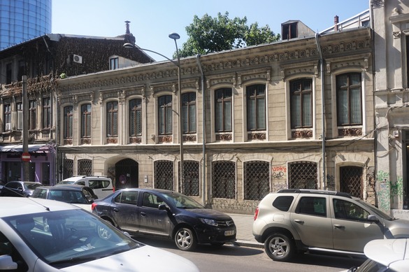 FOTO Șase clădiri din perioada interbelică din București intră în consolidare