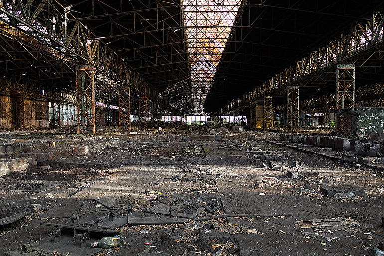 Structura metalică și beton a mallului Hala Laminor în construcție, parte a investiției Sector 3 pentru spații comerciale București. | sursa foto: Profit