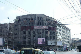 FOTO Hotel emblemă al Bucureștiului, grav afectat de cutremurul din 1977, a fost scos la vânzare