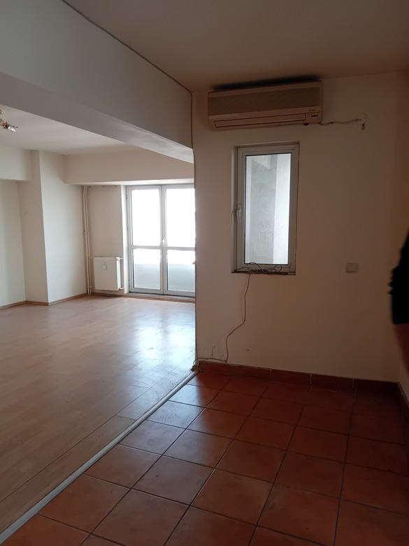 Apartamentele de stat din București, la control: Se dădeau din pix!