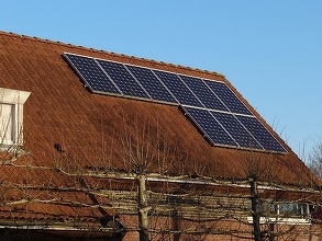 ULTIMA ORĂ Noi reduceri pregătite la impozitul pe locuință. Beneficiarii vor fi cei care și-au instalat pe propria cheltuială panouri solare, pompe de căldură sau au izolat termic ecologic clădirile